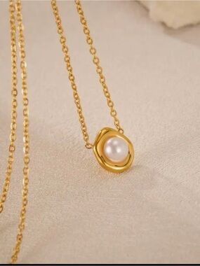 Gold Trim Pearl Necklace (7796)